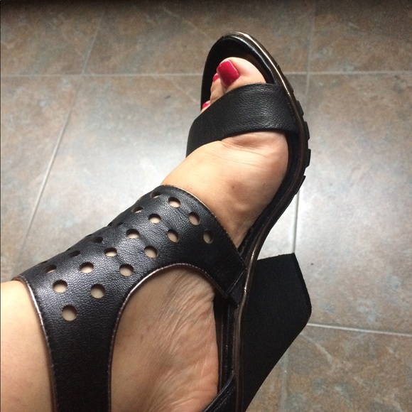 Shoes - Picture 2 of 8